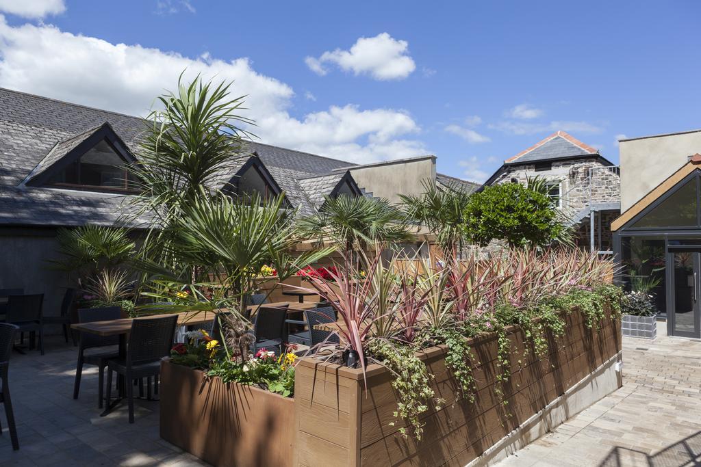 The White Hart Hotel Wetherspoon Окхамптън Екстериор снимка