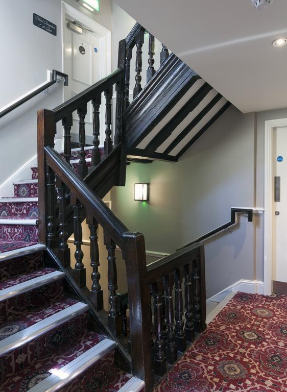 The White Hart Hotel Wetherspoon Окхамптън Екстериор снимка
