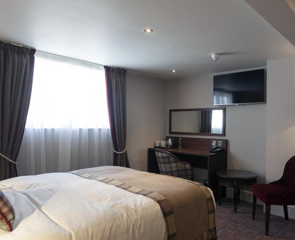 The White Hart Hotel Wetherspoon Окхамптън Екстериор снимка