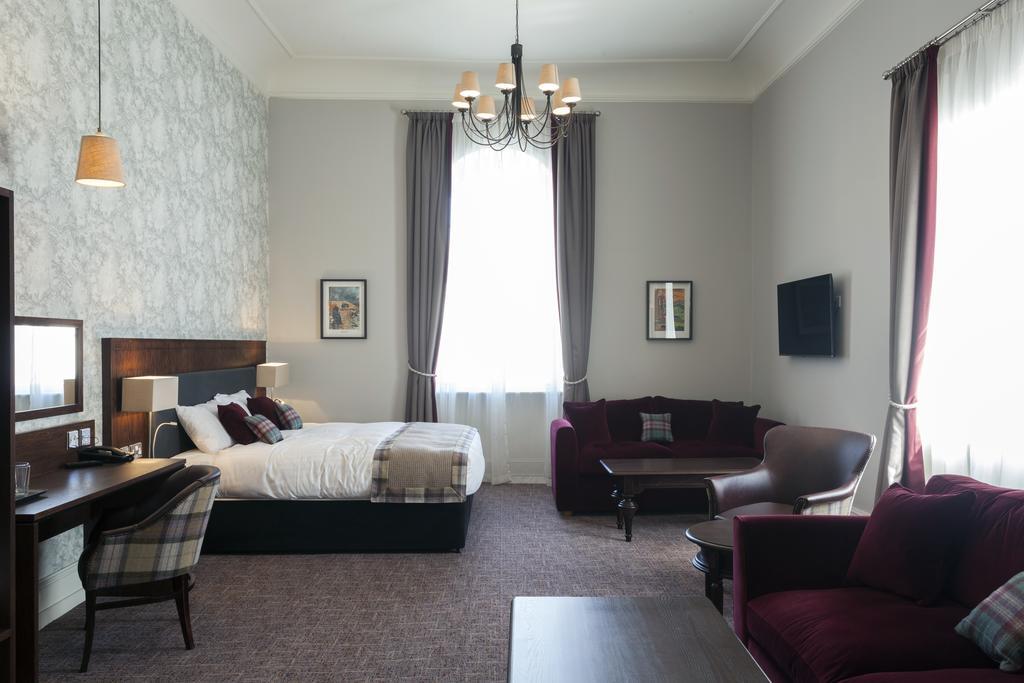 The White Hart Hotel Wetherspoon Окхамптън Екстериор снимка