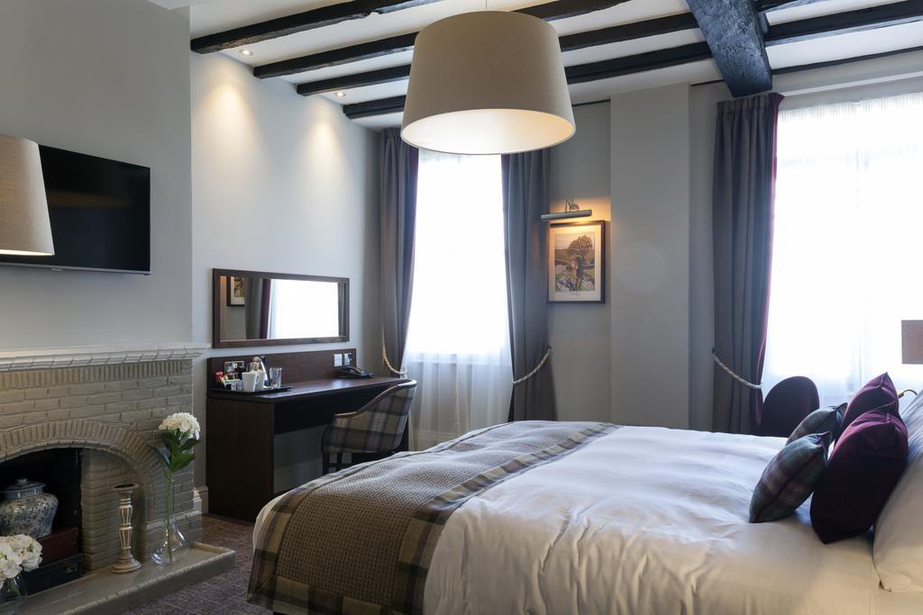 The White Hart Hotel Wetherspoon Окхамптън Екстериор снимка