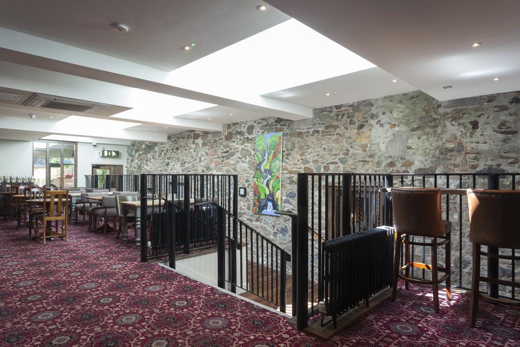The White Hart Hotel Wetherspoon Окхамптън Екстериор снимка