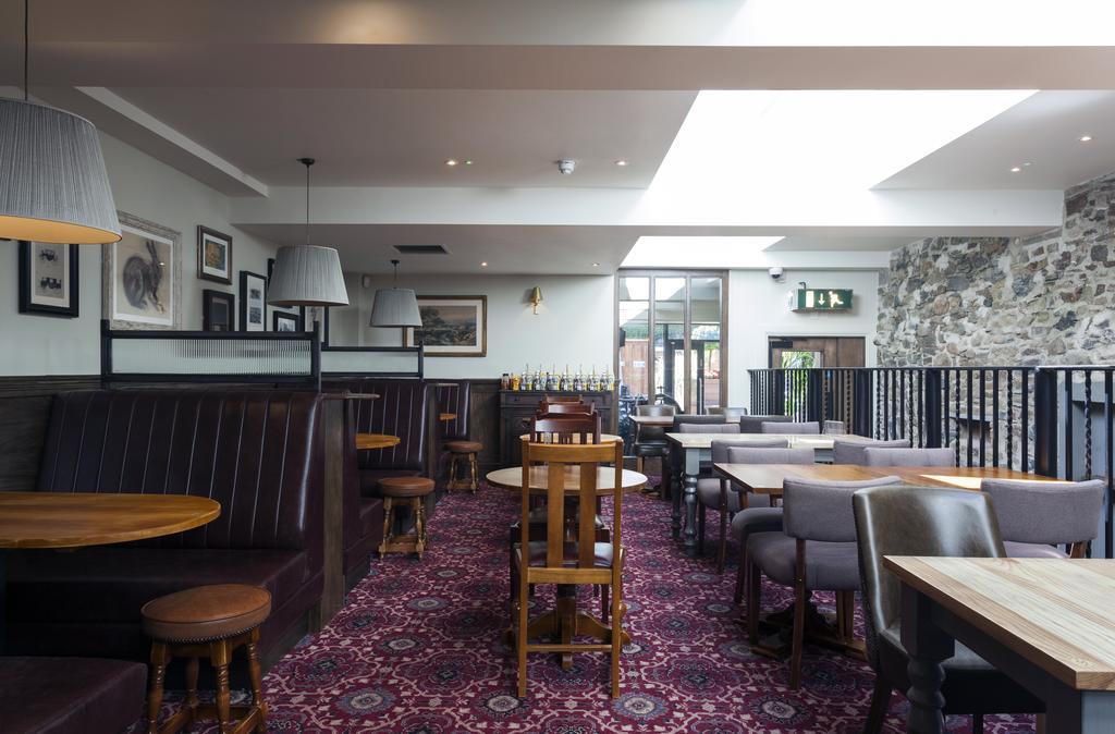 The White Hart Hotel Wetherspoon Окхамптън Екстериор снимка