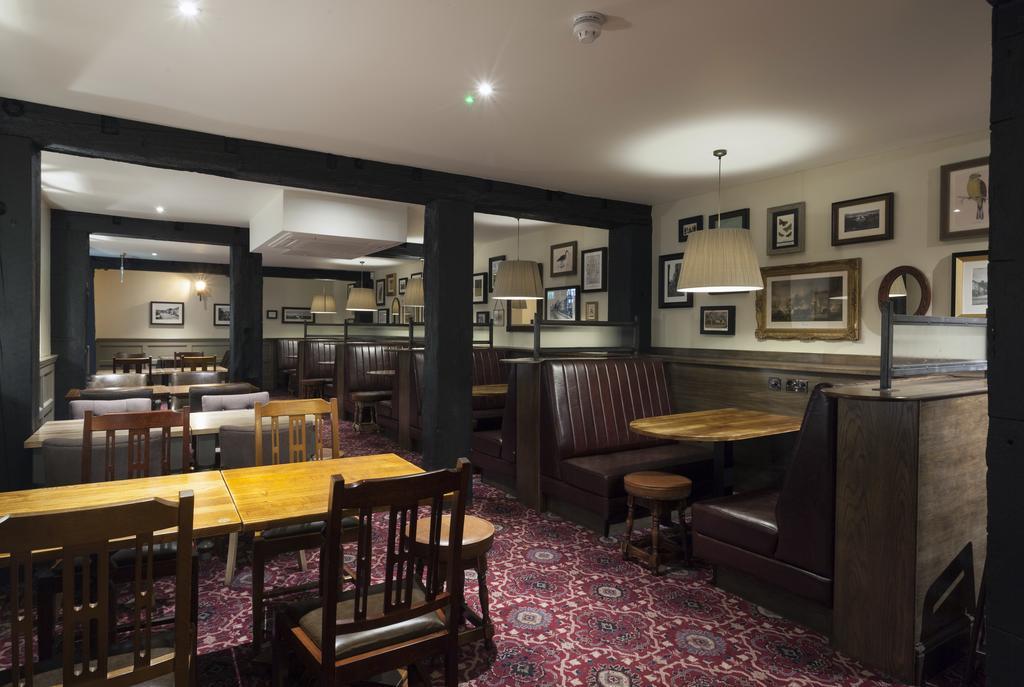 The White Hart Hotel Wetherspoon Окхамптън Екстериор снимка