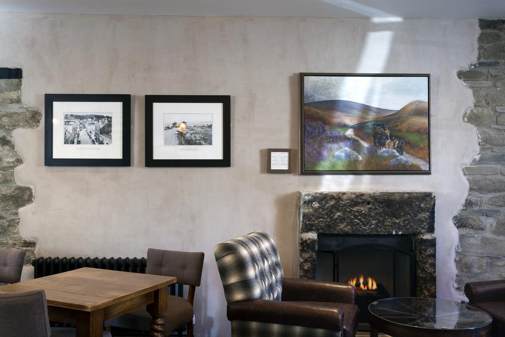 The White Hart Hotel Wetherspoon Окхамптън Екстериор снимка
