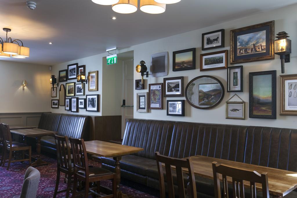 The White Hart Hotel Wetherspoon Окхамптън Екстериор снимка