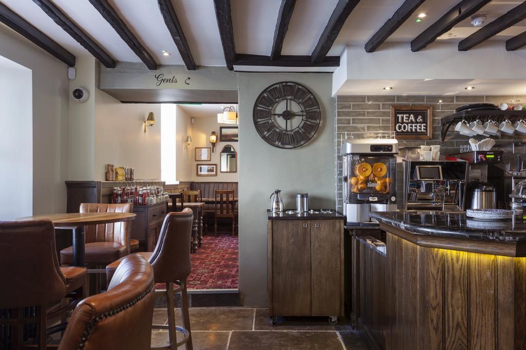 The White Hart Hotel Wetherspoon Окхамптън Екстериор снимка
