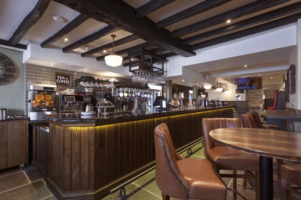 The White Hart Hotel Wetherspoon Окхамптън Екстериор снимка