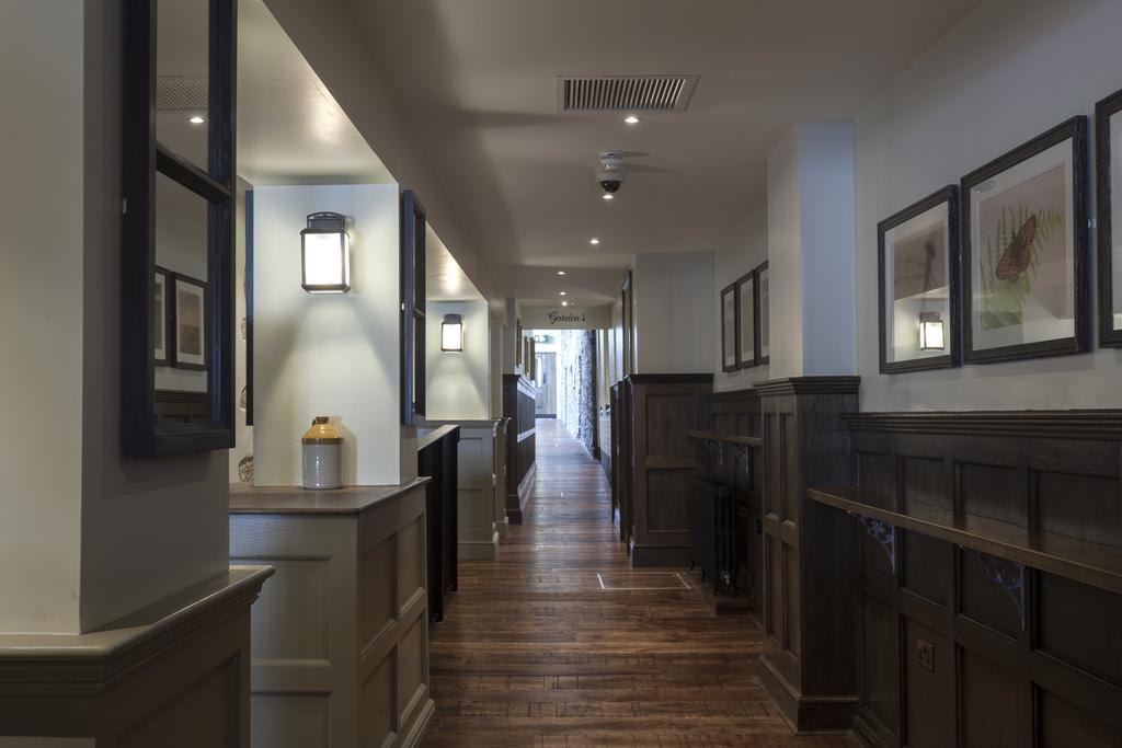 The White Hart Hotel Wetherspoon Окхамптън Екстериор снимка